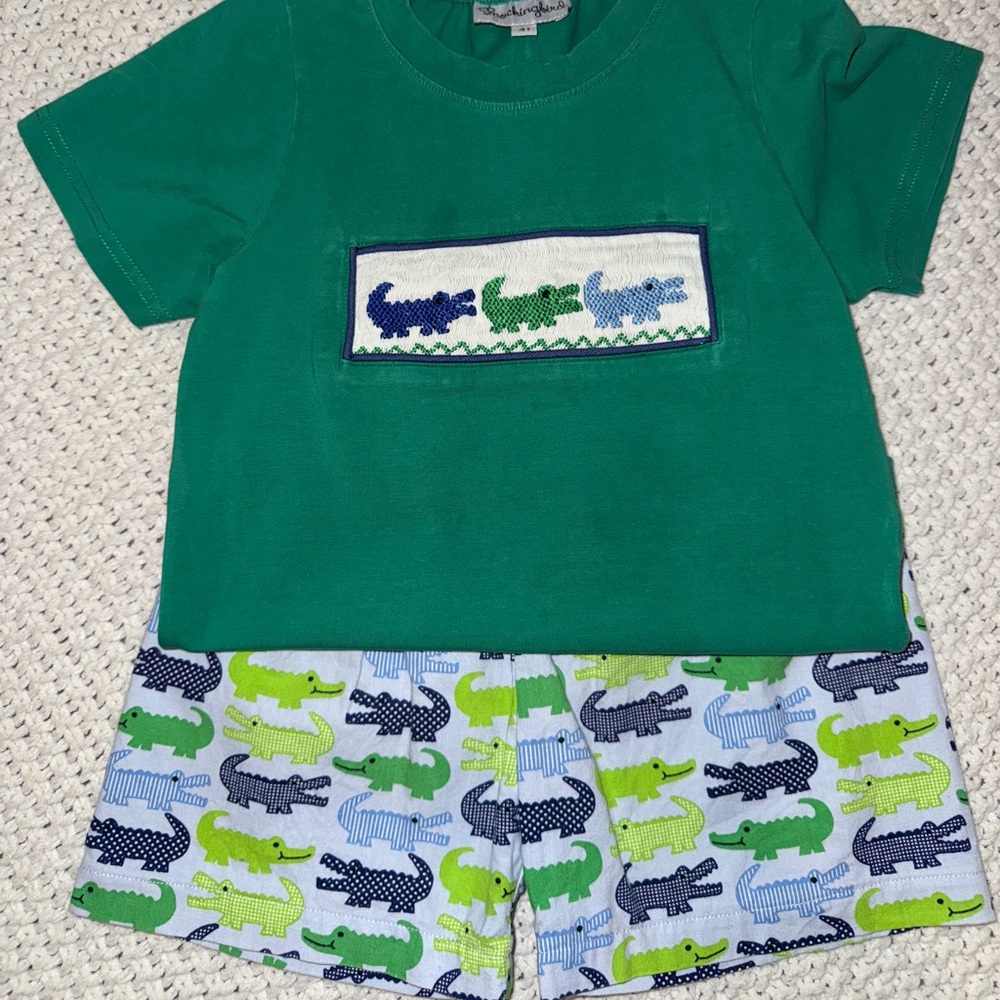 Alligator smocked set